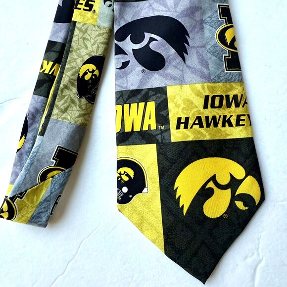 University Of Iowa Hawkeyes Football Tie Neck Tie by Eagle Wings - 100% Silk - Picture 1 of 5